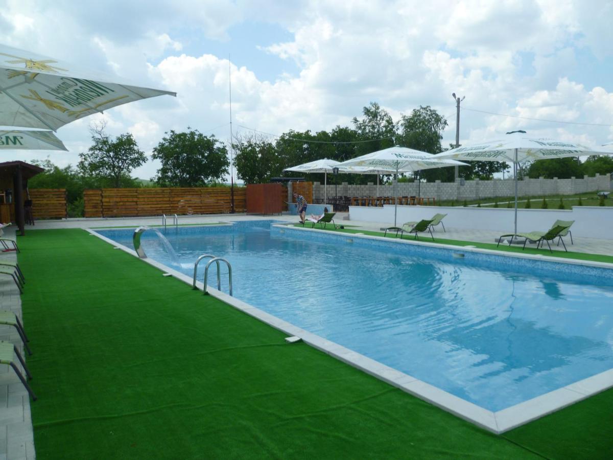 Colinele Aurii Cimislia Hotel Exterior foto